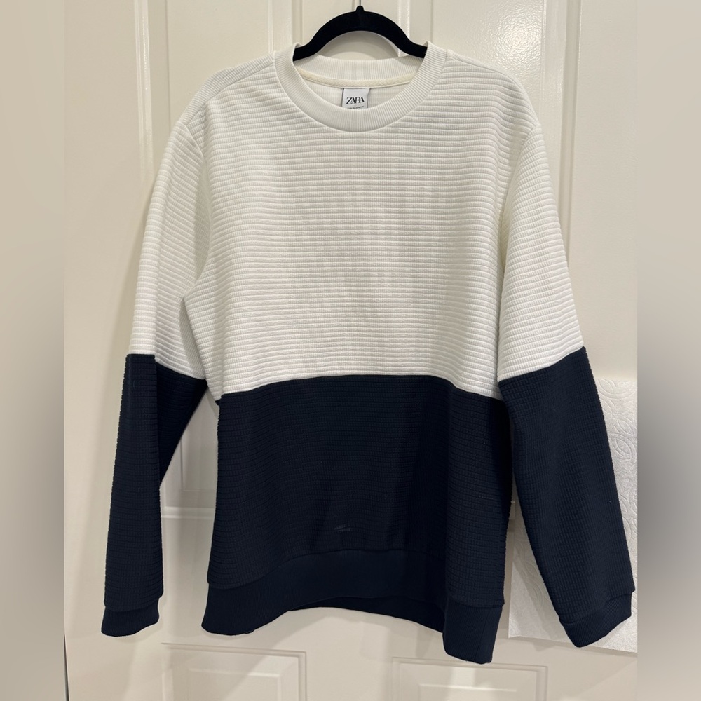 Zara Women's Black and White Crew Neck Sweater